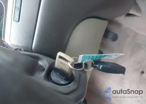 2008 Lincoln Town Car Signature Limited from USA, damaged, VIN 2LNHM82V08X640992